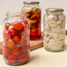 CONSERVAS DE MANZANA, TOMATES CHERRYS Y COLIFLOR