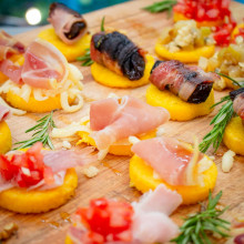 CANAPES SALADOS DE POLENTA