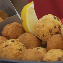 Frituras para el finde: aros de cebolla, bombas de papa y batata