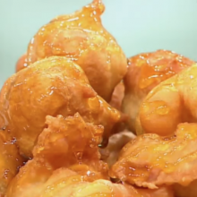 Buñuelos griegos a mano con almíbar de miel