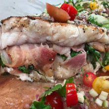 Salmón blanco relleno al horno con vinagreta exótica