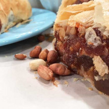 Strudel casero de dulce de membrillo y maní