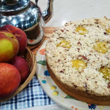 Tarta de duraznos escondidos con crumble de almendras