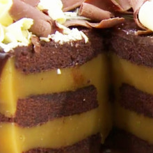 Torta de chocolate y dulce de batata bañada en chocolate