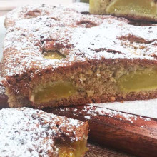 Torta de duraznos y almendras