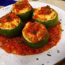 Zapallitos rellenos con pollo soufflé